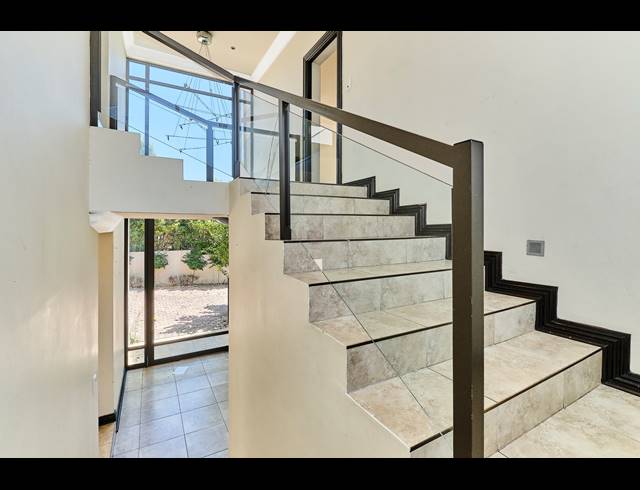 5 BEDROOM HOUSE RENTED IN FOURWAYS